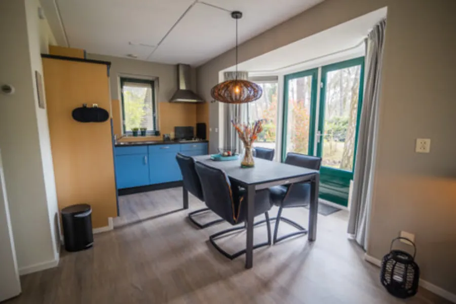 V005 4 persoons stenen bungalow 8