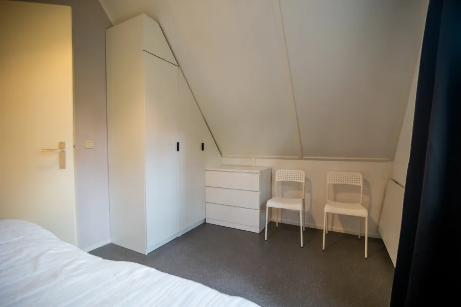2e slaakamer kast